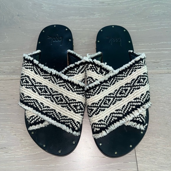 beek Mamu Slide Sandals Black and White US 5 - Picture 2 of 7
